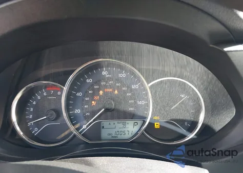 2016 Toyota Corolla Le Plus z USA, uszkodzony, nr VIN 5YFBURHE8GP385261